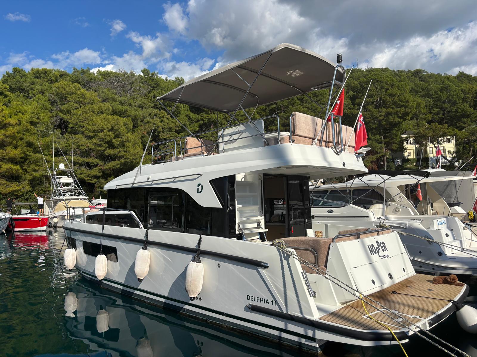 DELPHIA 11 FlyLounge